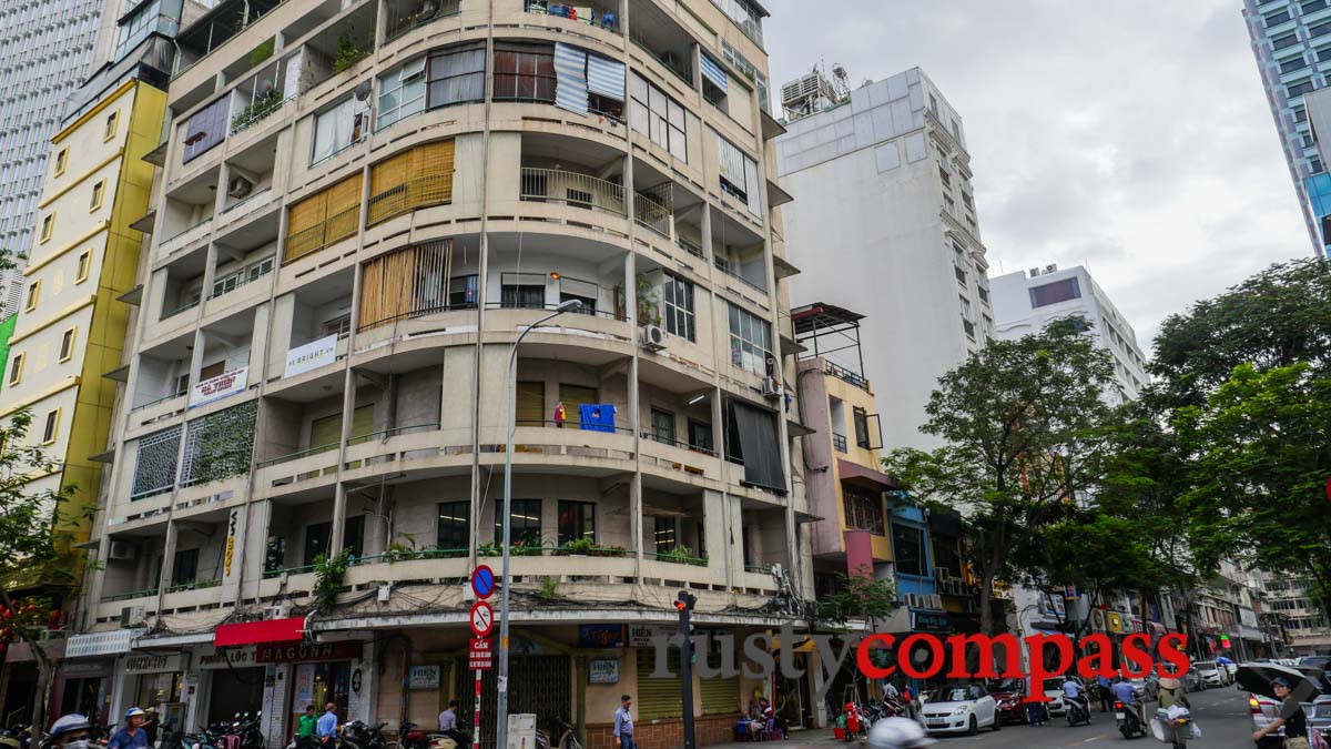 Hai Ba Trung St modernist apartment, Ho Chi Minh City Hai Ba Trung St modernist apartment, Ho Chi Minh City